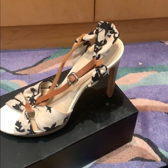 Celine - Picture 2 of 4